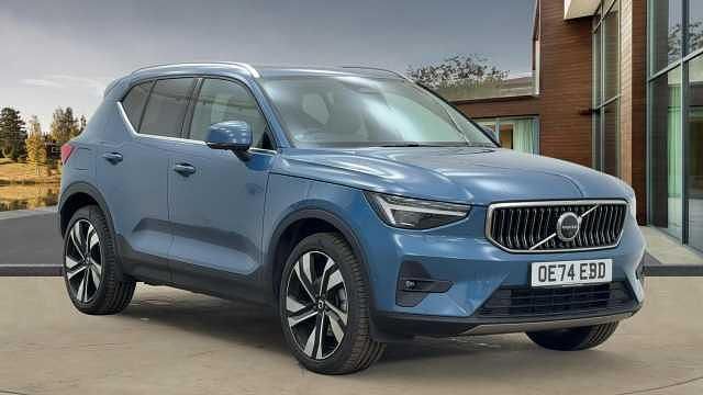 Used 2025 Volvo XC40 Ultra SUV | £36,495 (Expensive) - Image 1/4