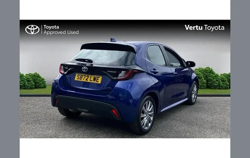 Used Toyota Yaris Hybrid 116 HP (85 kW) 2023 Blue Hatchback
