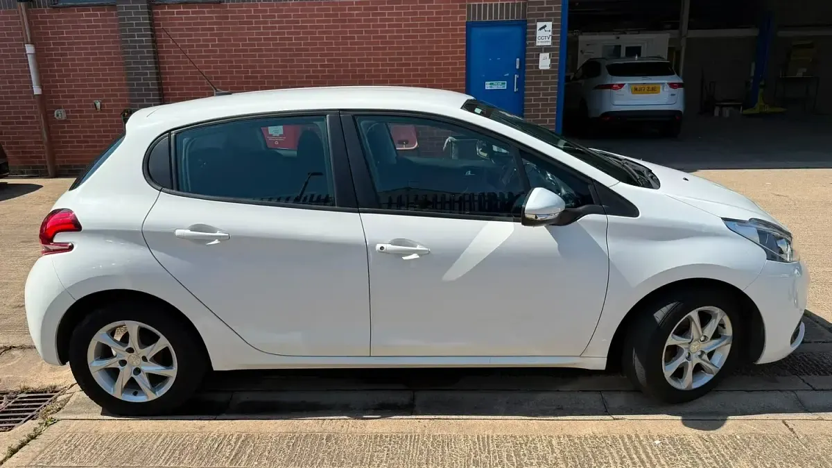 Used Peugeot 208 Active 2017 White Hatchback