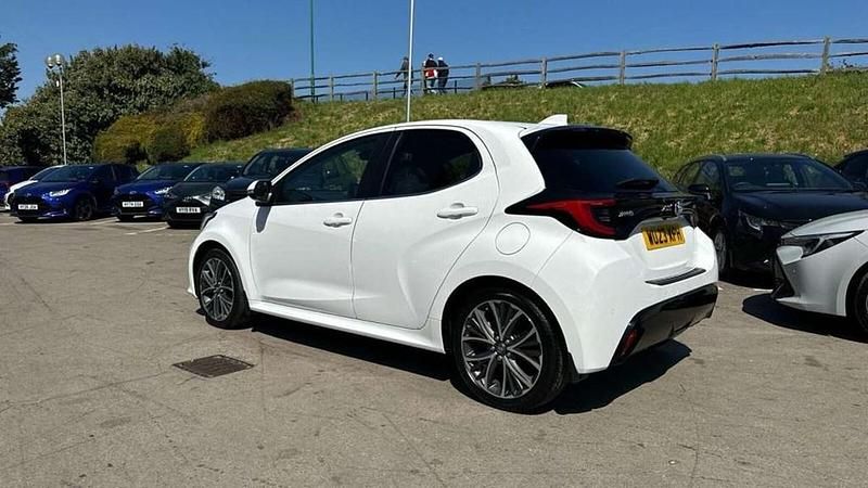 Second-hand Toyota Yaris Hybrid 116 CP (85 kW) 2023 Alb Hatchback