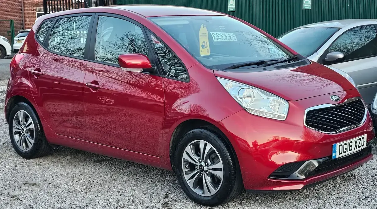 Used Kia Venga 125 HP (91 kW) 2016 Red Hatchback