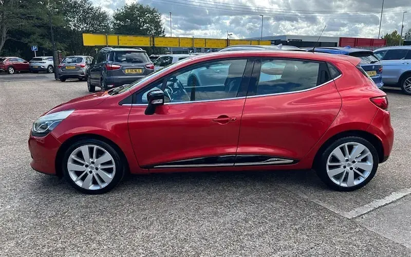 Used Renault Clio Dynamique 90 HP (66 kW) 2014 Red Hatchback