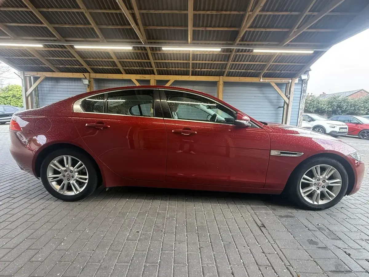 Used Jaguar XE Ingenium 197 HP (144 kW) 2018 Red Sedan