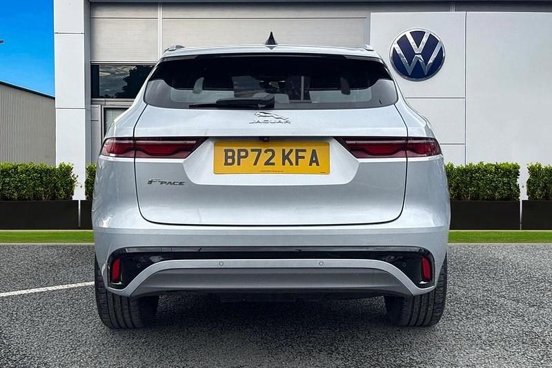 Begagnad Jaguar F-Pace R-Dynamic 200 HK (147 kW) 2022 Silver SUV