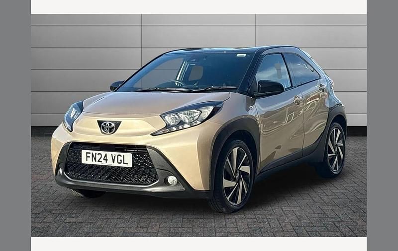 Used Toyota Aygo X 72 HP (52 kW) 2024 Beige SUV