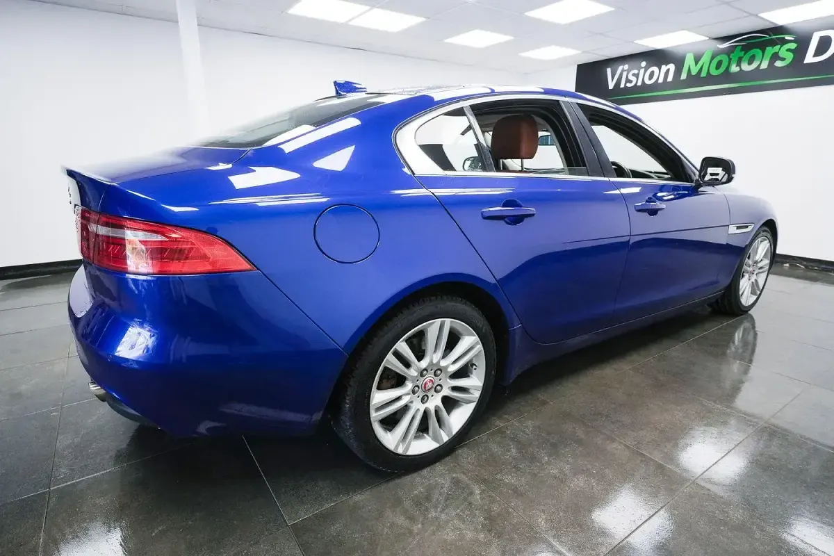 Used Jaguar XE Portfolio 250 HP (183 kW) 2017 Blue Sedan