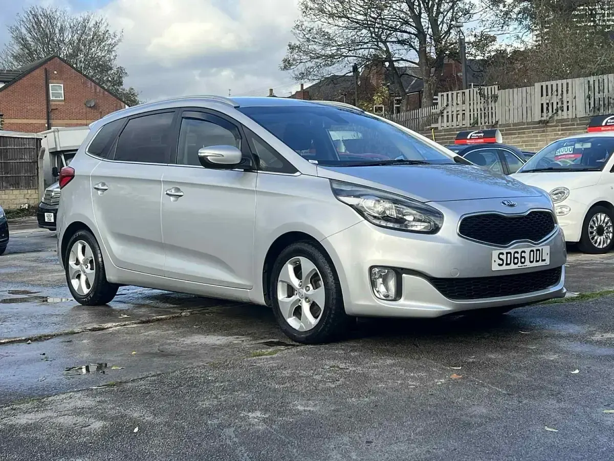 Used Kia Carens 2016 Silver MPV