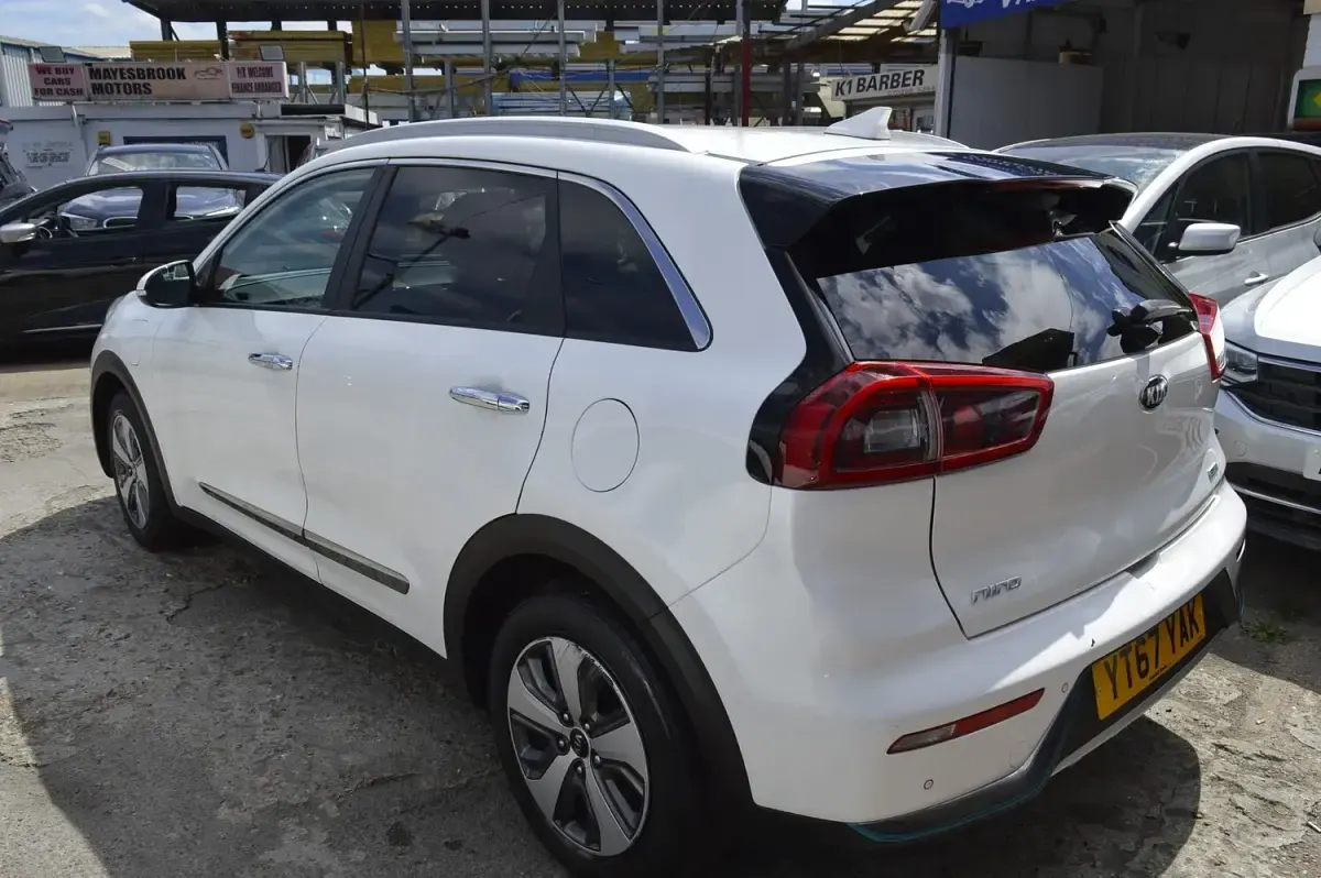Used Kia Niro 141 HP (103 kW) 2017 White SUV