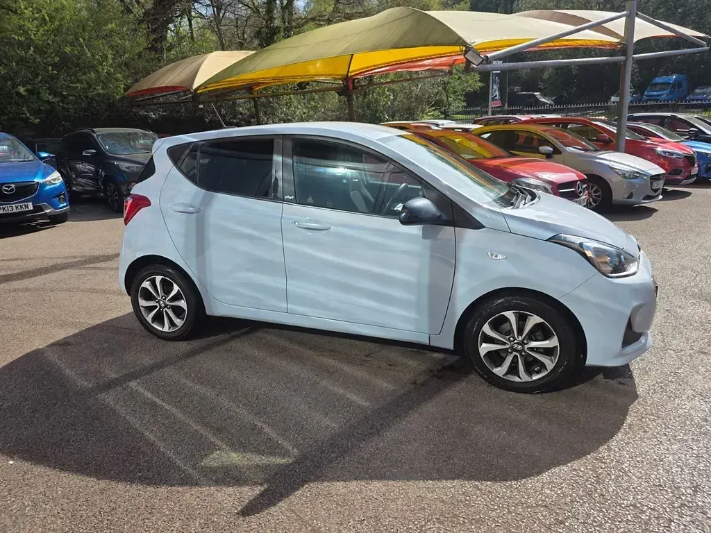 Used Hyundai i10 100 HP (73 kW) 2019 Grey Hatchback