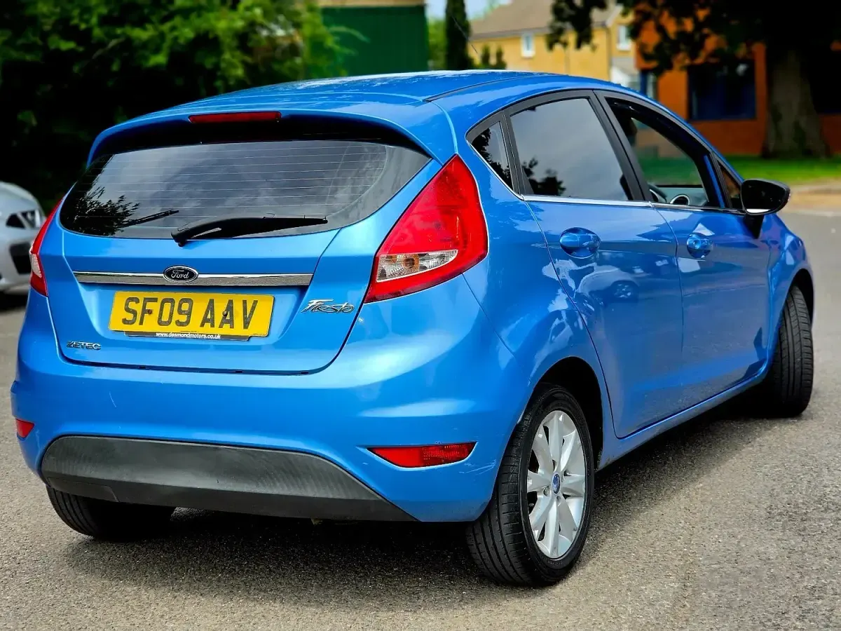 Used Ford Fiesta Zetec 81 HP (59 kW) 2009 Blue Hatchback