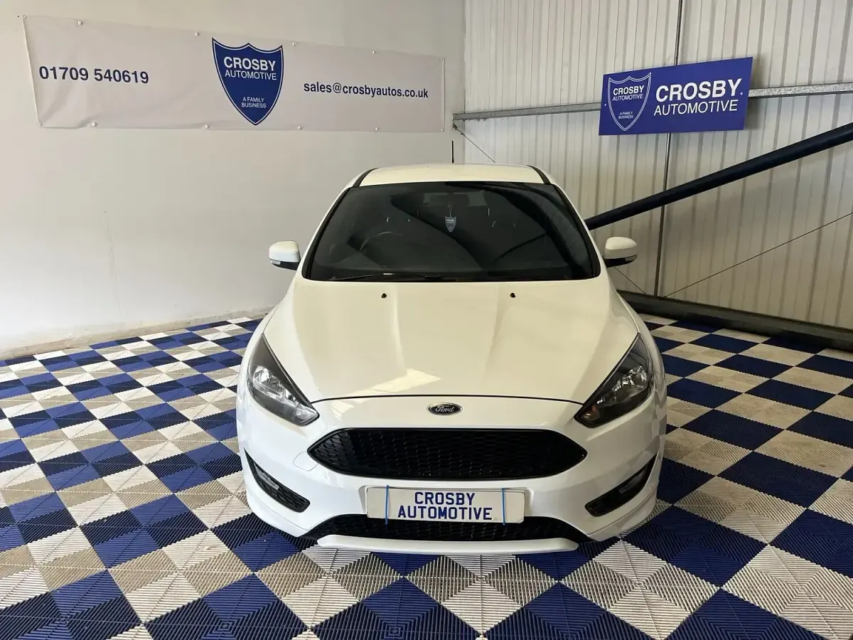 Used Ford Focus ST-Line 140 HP (102 kW) 2018 White Hatchback