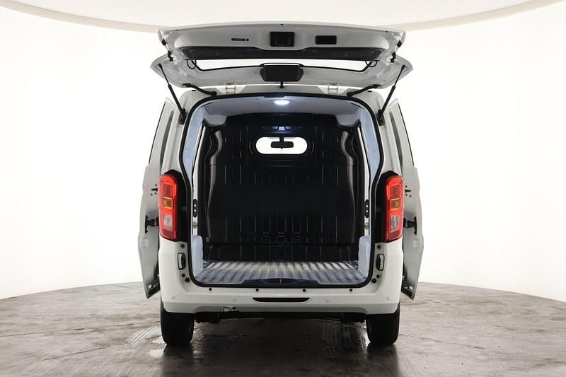 Used BYD ETP3 Active 100 kW (136 HP) 2024 White Van