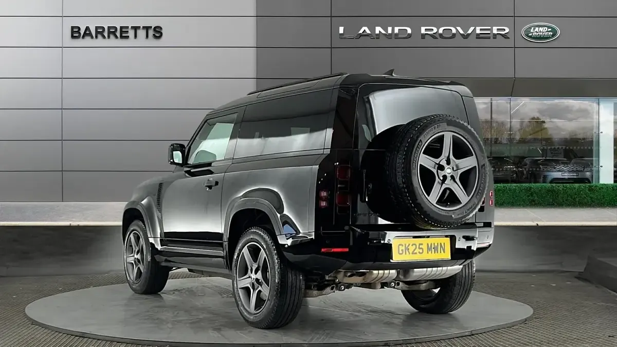 Used Land Rover Defender SE Dynamic 350 HP (257 kW) 2025 Black SUV