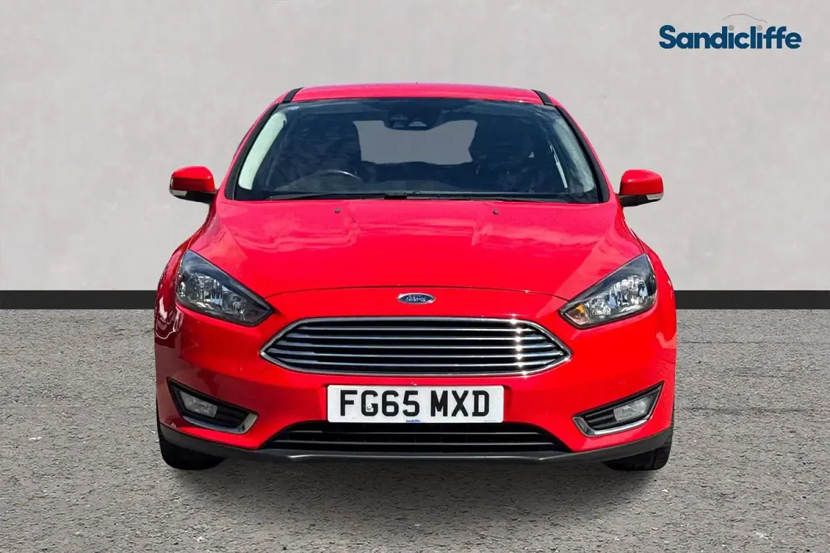 Used Ford Focus Titanium 125 HP (91 kW) 2017 Red Hatchback