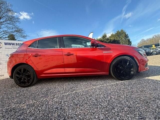 Used Renault Mégane IV Dynamique 110 HP (80 kW) 2016 Red Hatchback