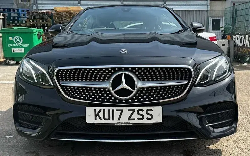 Usado Mercedes E220 AMG line 194 HP (142 kW) 2019 Coupé