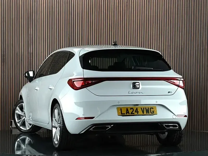 Used Seat Leon FR 110 HP (80 kW) 2024 White Hatchback