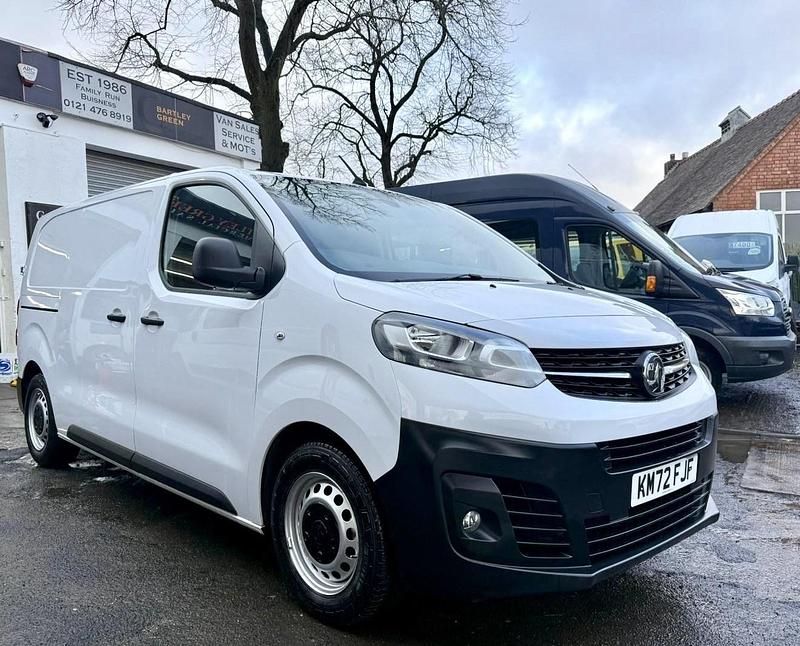 Second-hand Vauxhall Vivaro 120 CP (88 kW) 2023 Alb Monovolum