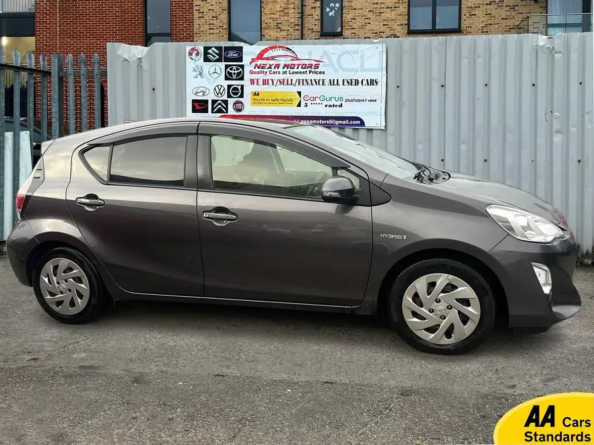 Gebraucht Toyota Yaris Hybrid 100 PS (73 kW) 2015 Grau Kleinwagen