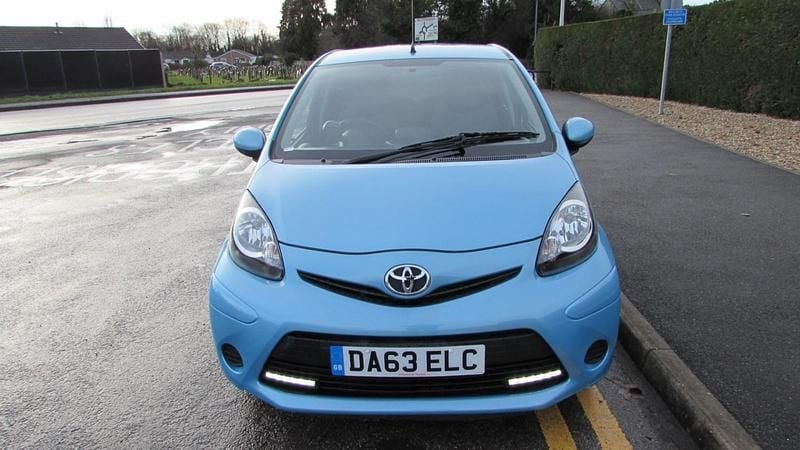 Used Toyota Aygo Style 68 HP (50 kW) 2013 Blue Hatchback