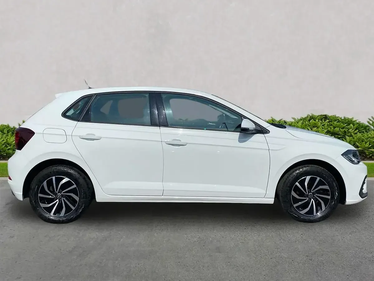 Used VW Polo Life 95 HP (69 kW) 2024 White Hatchback