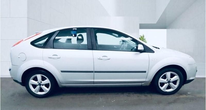 Used Ford Focus Zetec 123 HP (90 kW) 2007 Silver Hatchback
