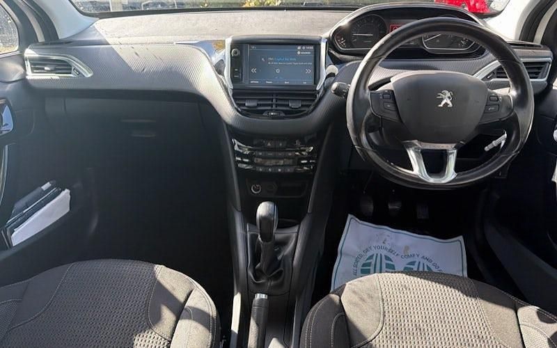 Used Peugeot 208 S 82 HP (60 kW) 2019 White Hatchback