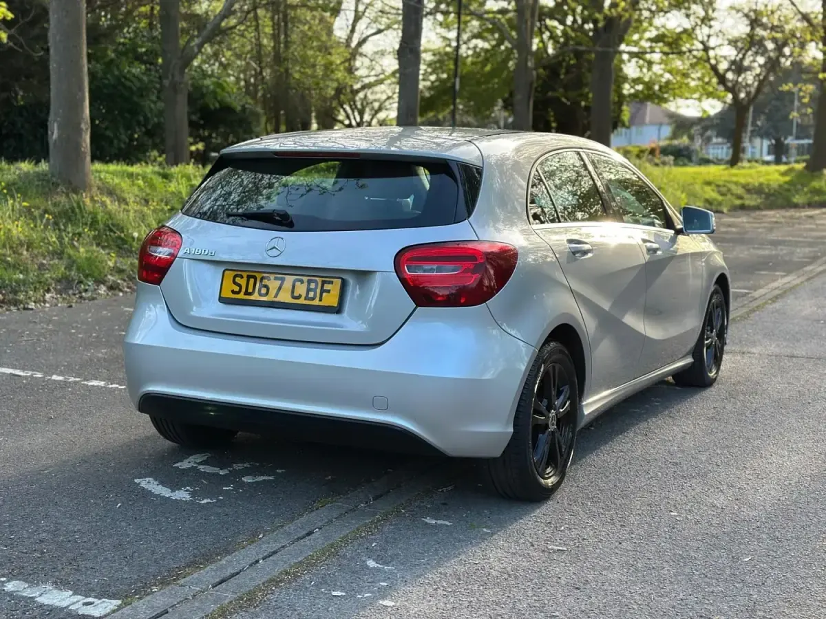 Begagnad Mercedes A180 SE 2017 Silver Halvkombi