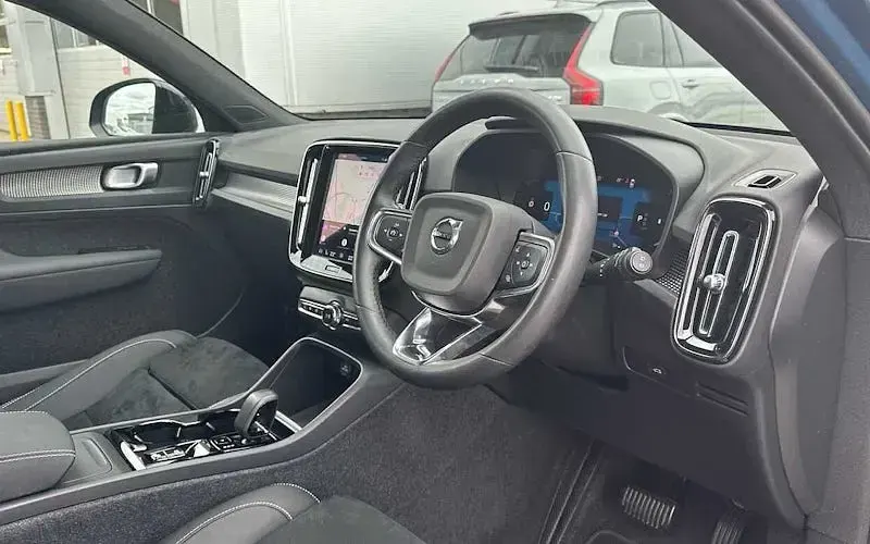 Used Volvo XC40 Plus 197 HP (144 kW) 2026 SUV