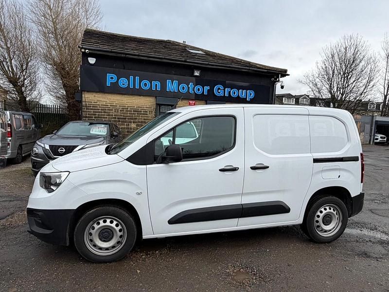 Used Vauxhall Combo 100 HP (73 kW) 2023 White MPV
