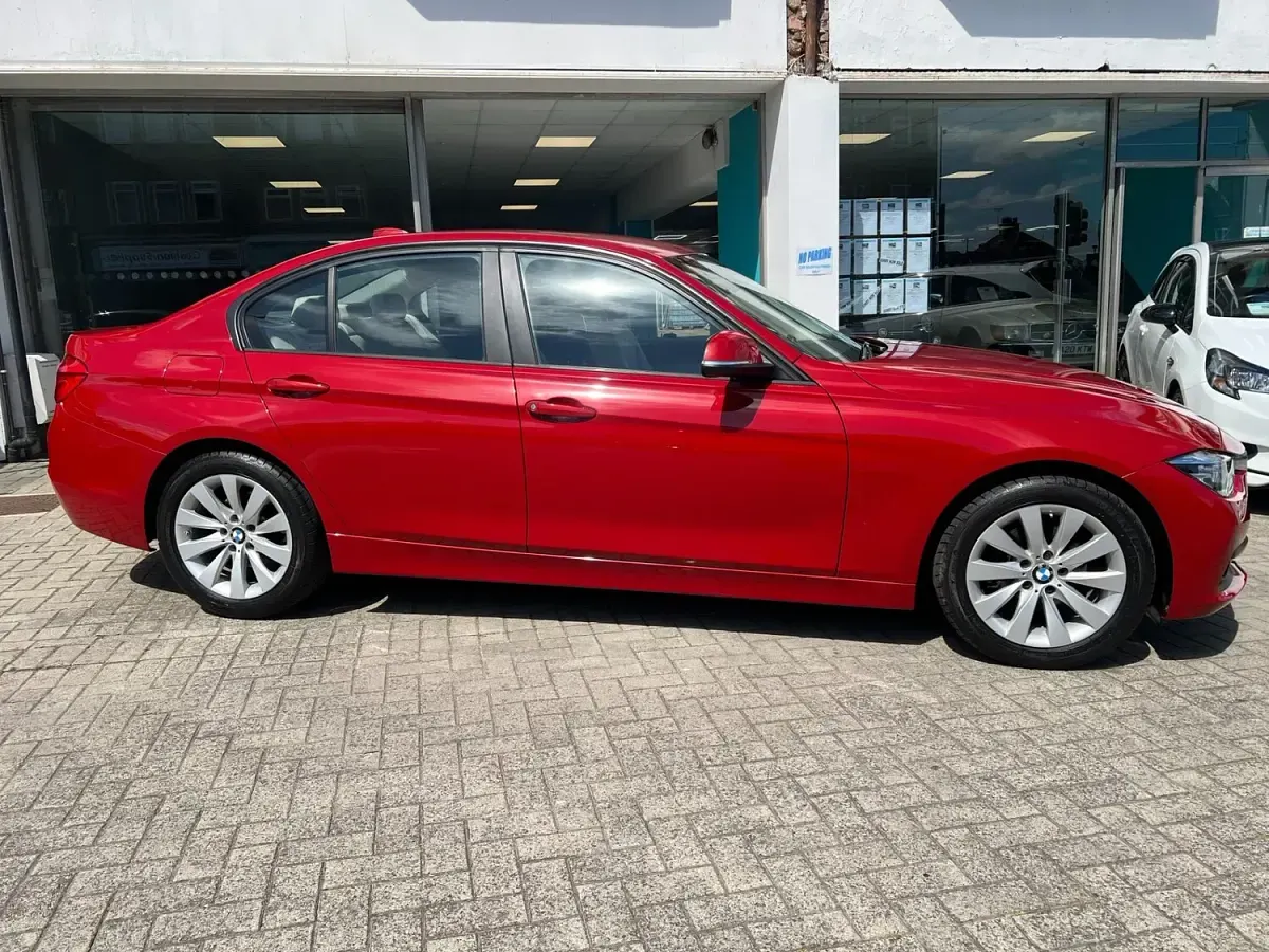 Used BMW 320 Performance 184 HP (135 kW) 2017 Red Sedan