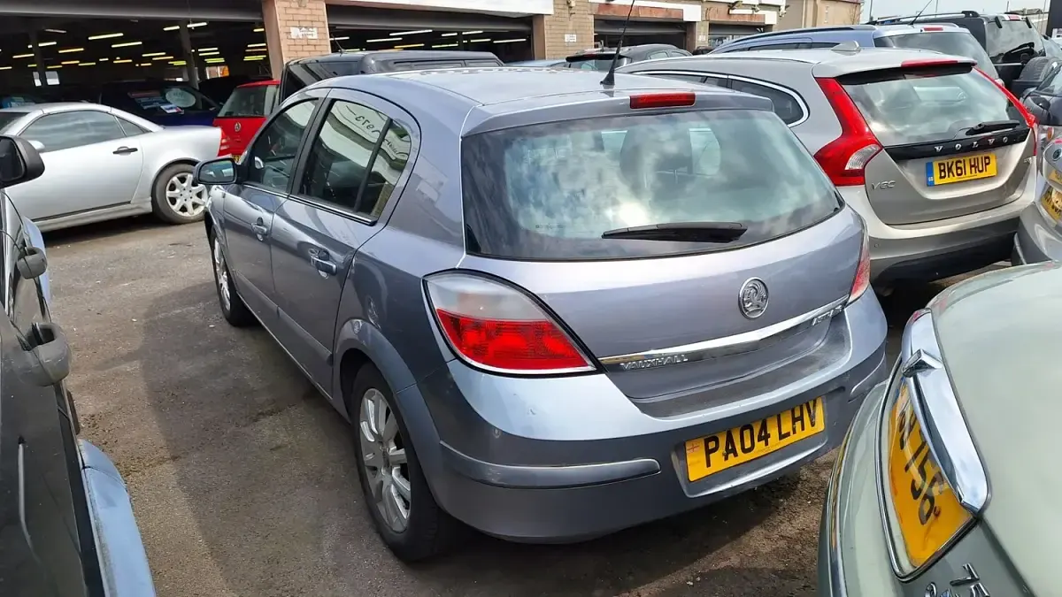 Used Vauxhall Astra Elite 104 HP (76 kW) 2004 Silver Hatchback