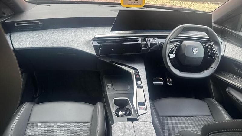 Usado Peugeot e-3008 Allure 152 kW (207 CV) 2024 Gris SUV
