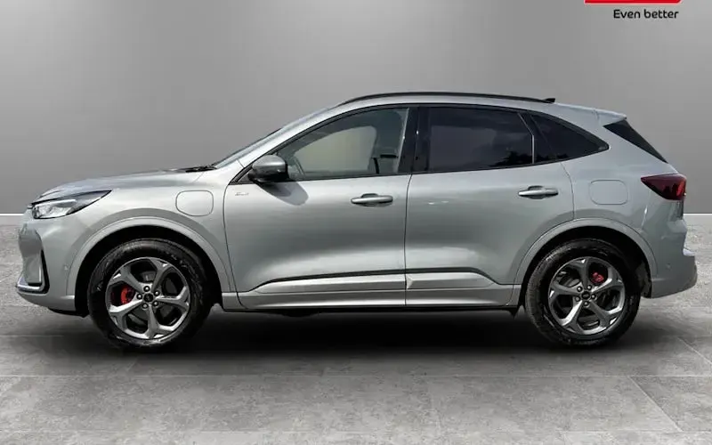 Käytetty Ford Kuga ST-Line 242 HP (177 kW) 2025 Katumaasturi