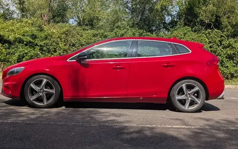 Used Volvo V40 R-Design 114 HP (83 kW) 2015 Hatchback