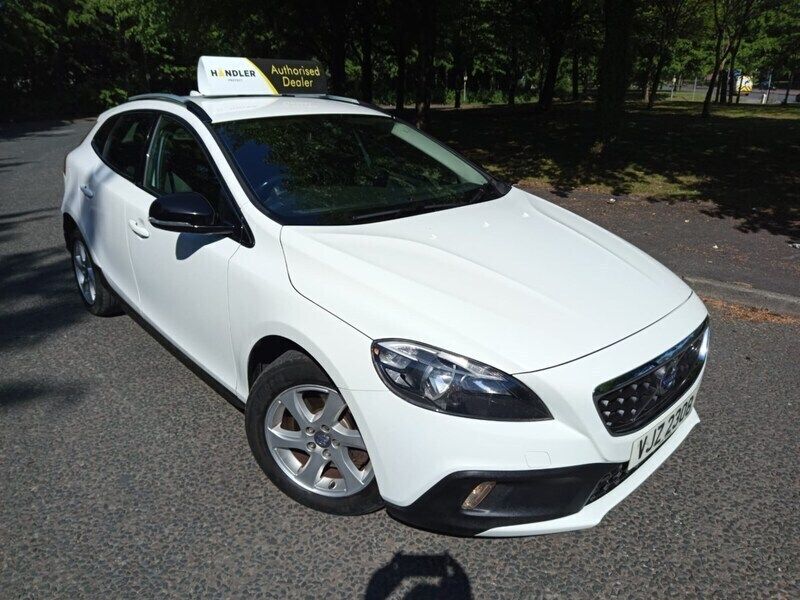 White Used 2013 Volvo V40 CC SE Estate | £5,800 (Fair price) - Image 1/4