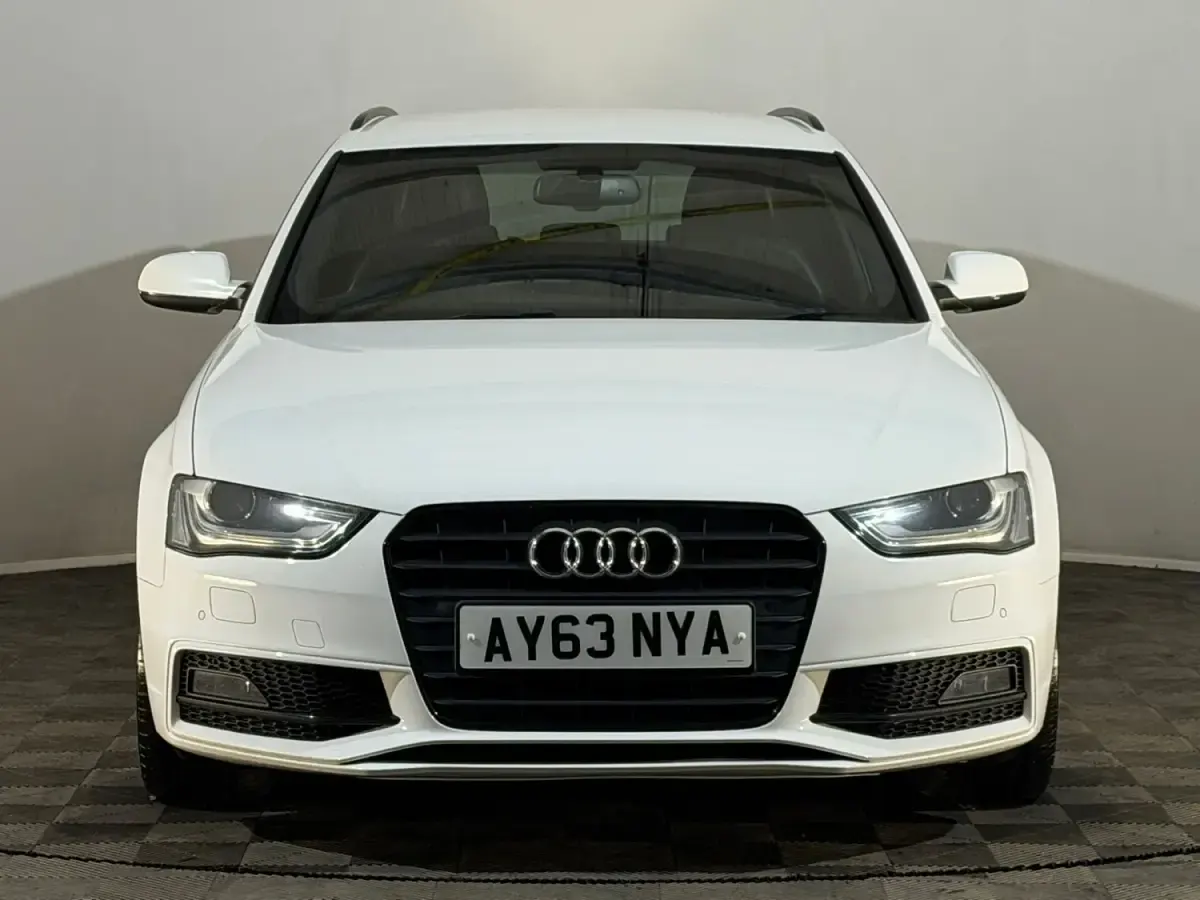 Usado Audi A4 Black Edition 143 HP (105 kW) 2013 Branco Carrinha