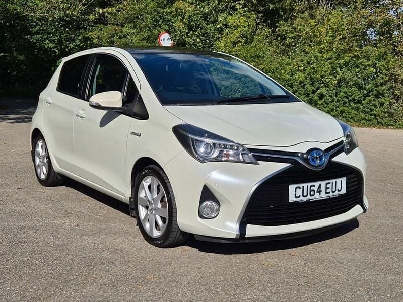 White Used 2014 Toyota Yaris Hybrid Hatchback | £8,995 (Fair price) - Image 1/4