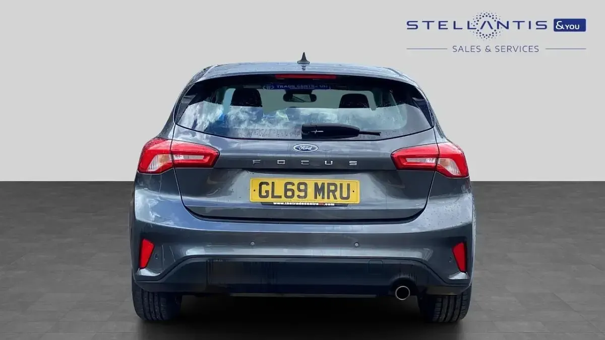Used Ford Focus Titanium 123 HP (90 kW) 2019 Grey Hatchback