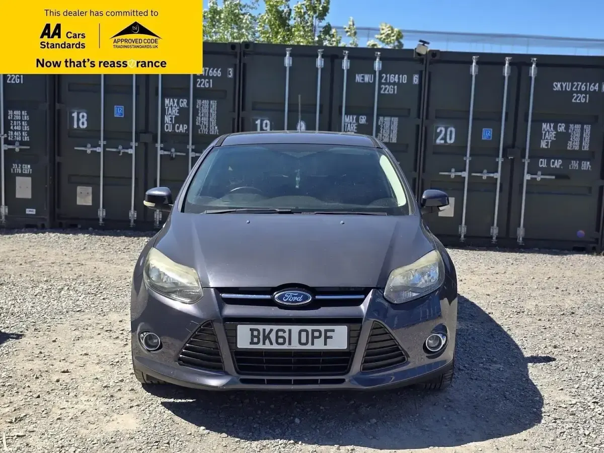 Used Ford Focus Zetec 125 HP (91 kW) 2011 Grey Hatchback