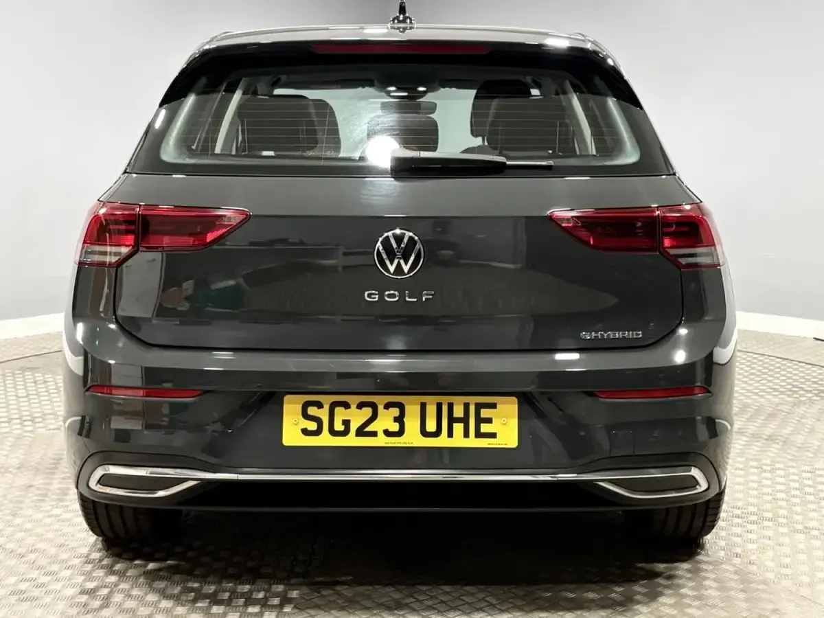 Second-hand VW Golf VIII Style 204 CP (150 kW) 2023 Gri Hatchback