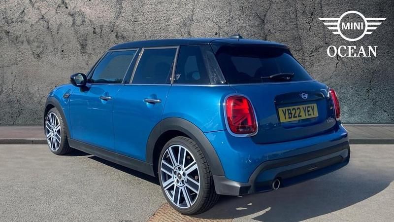 Używany Mini Cooper Exclusive 134 KM (98 kW) 2022 Niebieski Hatchback