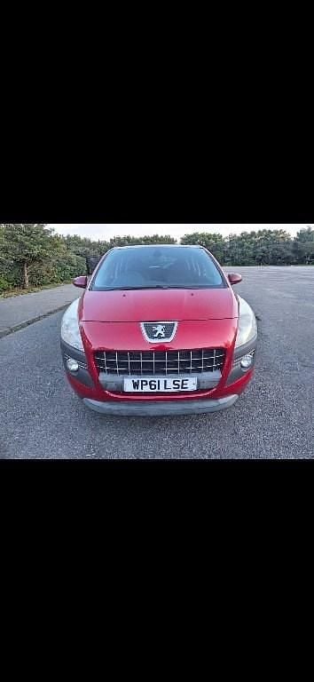 Used Peugeot 3008 Active 112 HP (82 kW) 2012 Red Estate