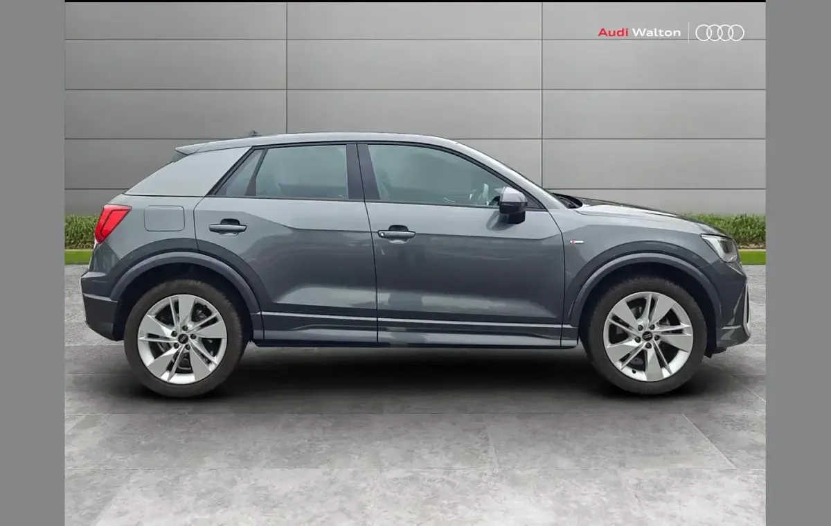 Usado Audi Q2 S-Line 147 CV (108 kW) 2022 Gris SUV
