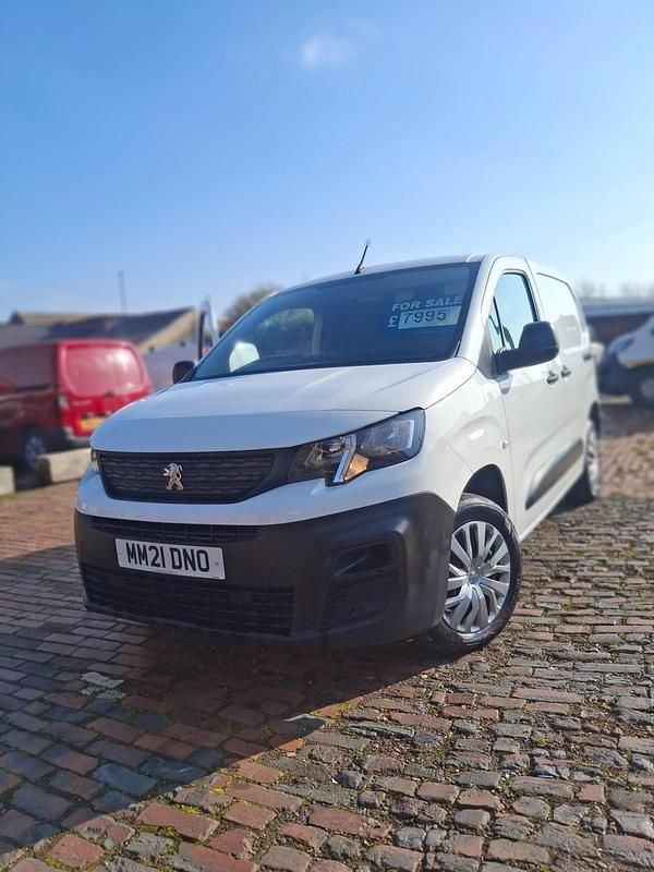 Used Peugeot Partner 131 HP (96 kW) 2021 White MPV