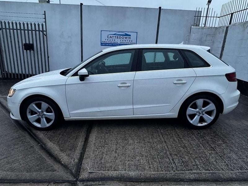 Used Audi A3 Sport 125 HP (91 kW) 2014 White Hatchback