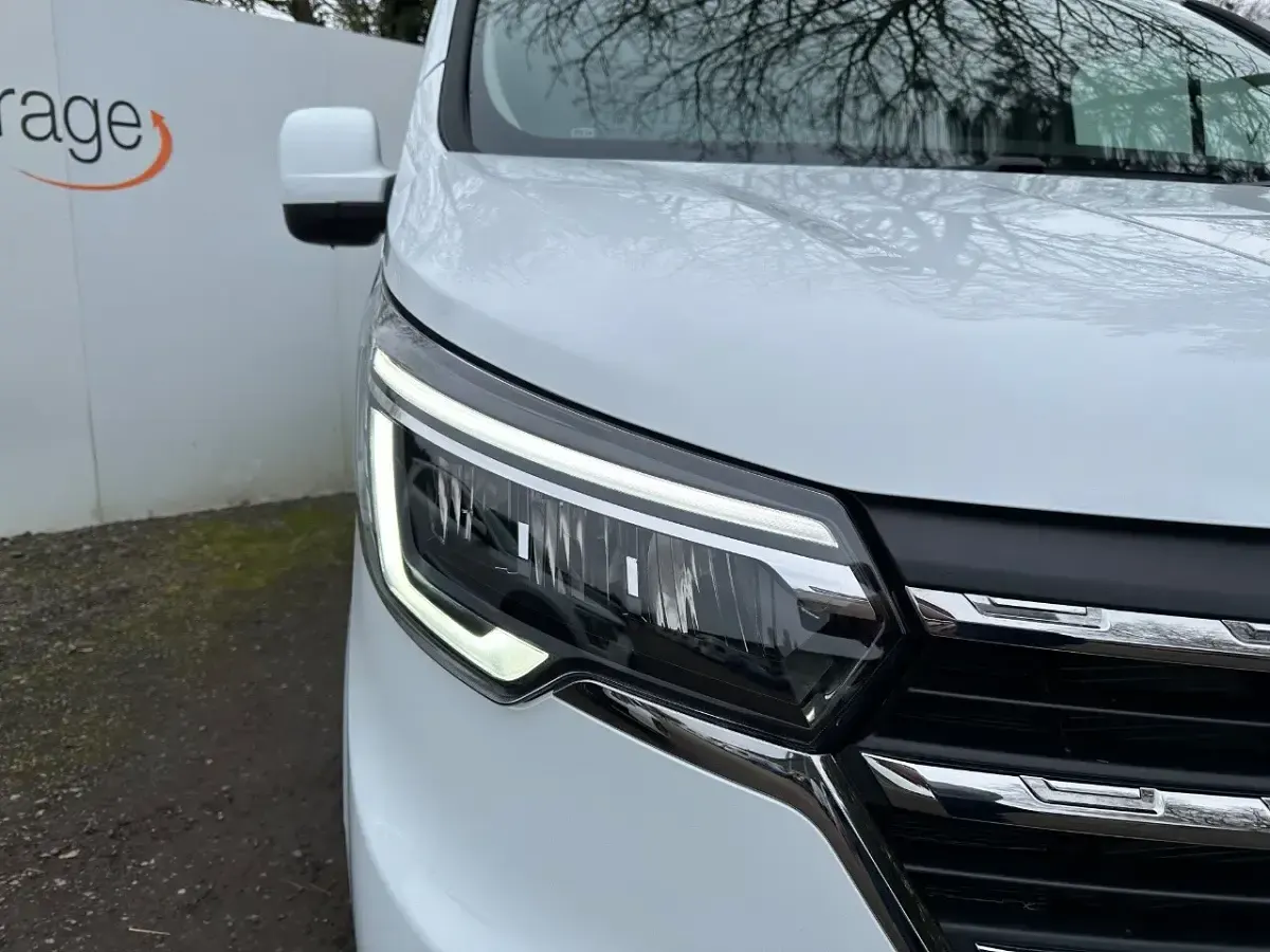New Renault Trafic 2026 White