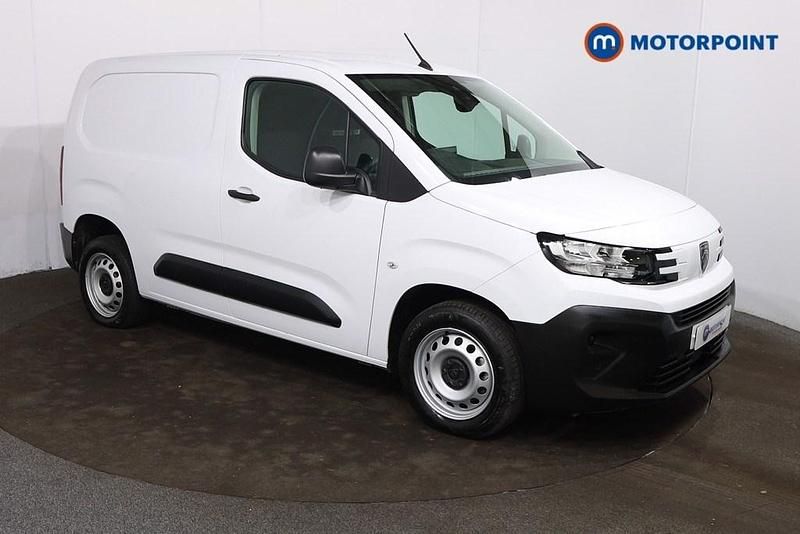 White Used 2024 Peugeot Partner MPV | £13,499 (Fair price) - Image 1/4
