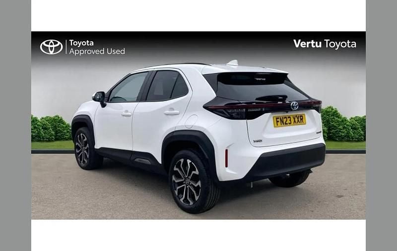 Used Toyota Yaris Cross Design 113 HP (83 kW) 2023 White SUV