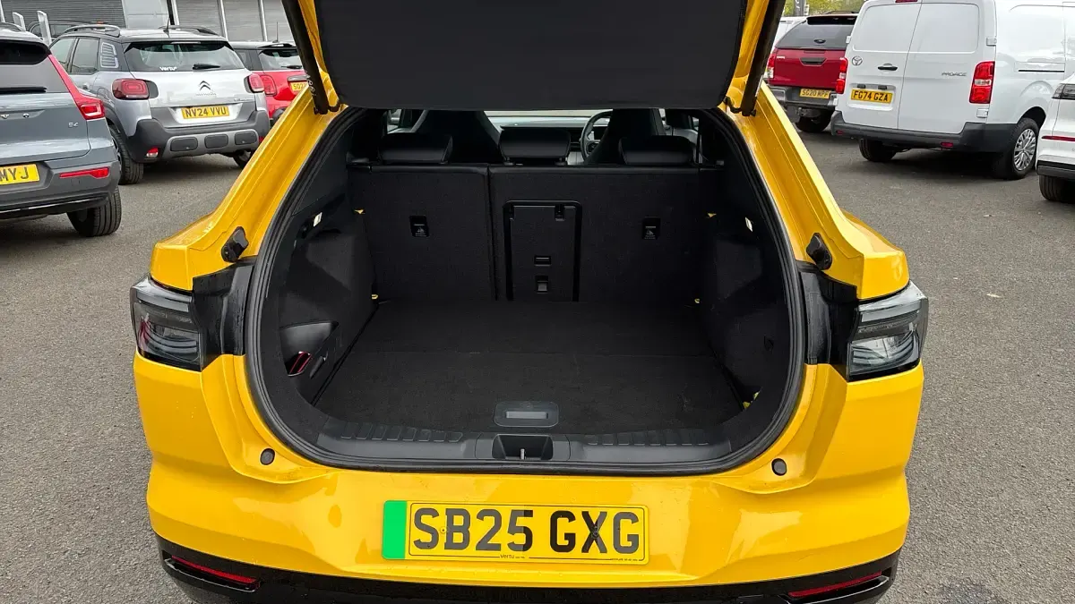 Used Ford Capri Premium 210 kW (286 HP) 2025 Yellow SUV